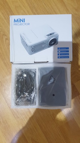 Mini projector 64gb card - projector, sd